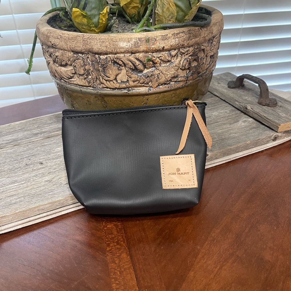 Jon Hart Designs Chico makeup pouch  Zip Bag